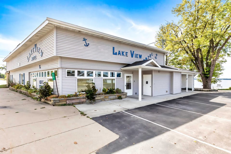 Lake View Motel