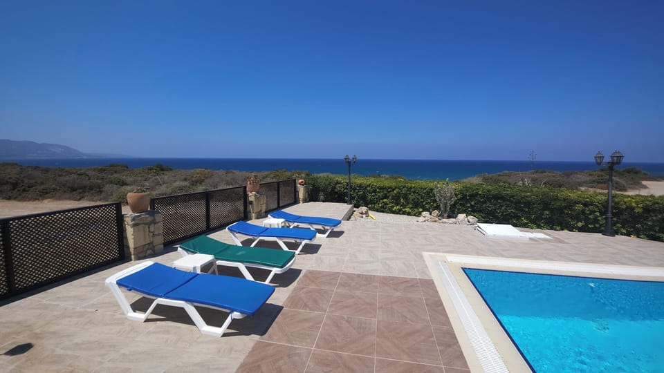 sea view pool