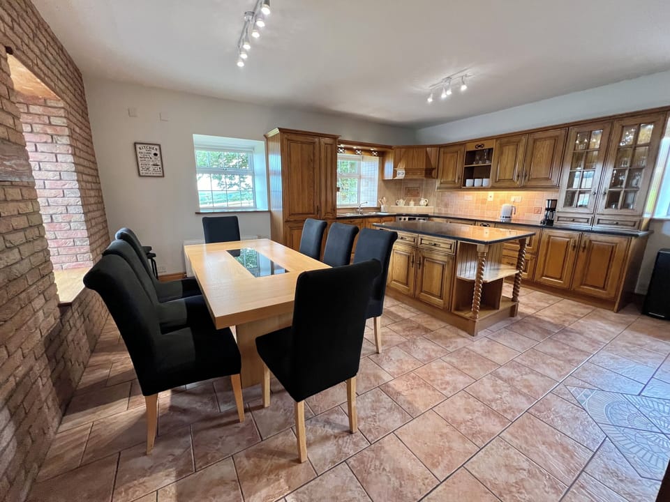 Kitchen /Dining room /seating area 