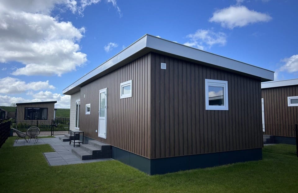 Front with garden of Holiday park De Zeeuwse Parel - Zeebaars