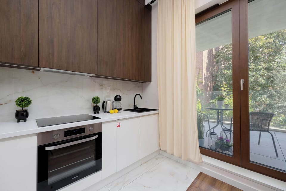 Modern white cabinetry contrasted with warm wooden textures, creating a clean yet cozy atmosphere.