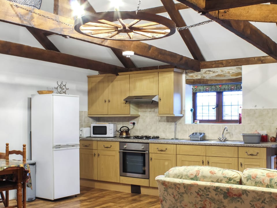Kitchen | The Hayloft - Olde Pensipple Holiday Cottages, Liskeard