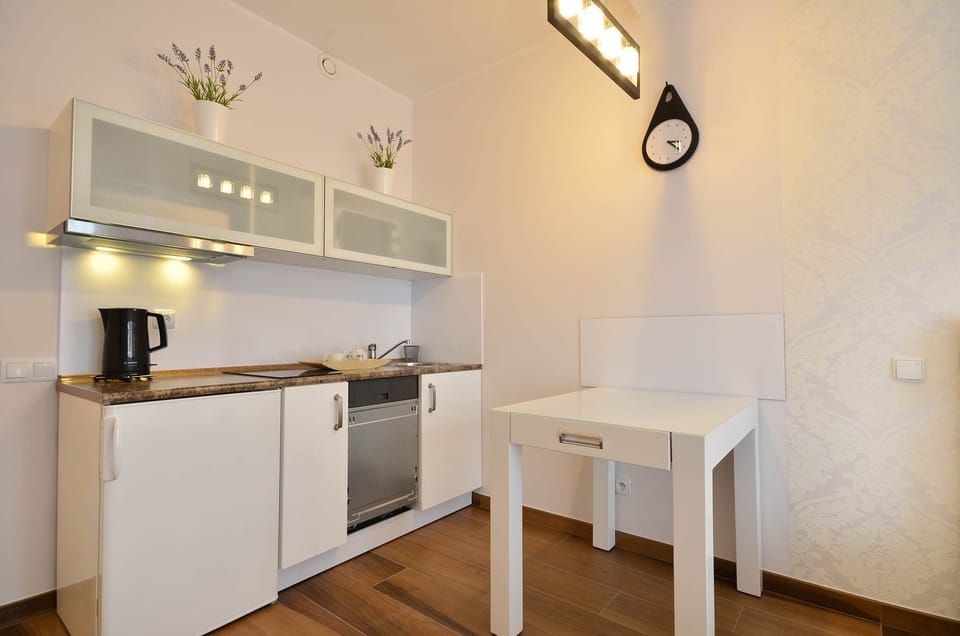 The functional kitchenette is equipped with high-quality appliances that allow you to prepare your favourite dishes.