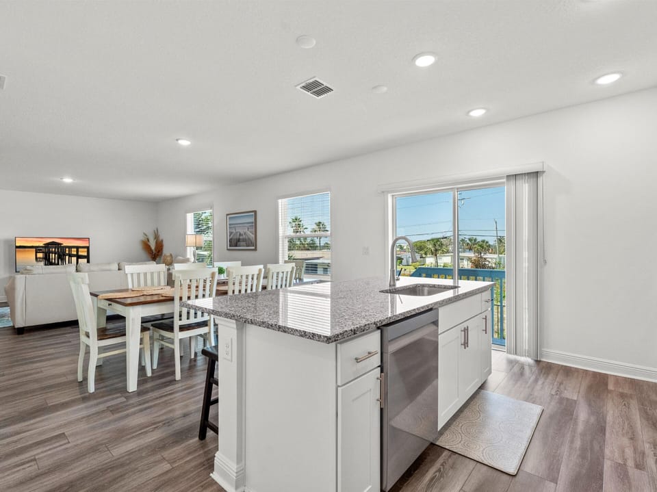 Fully Equipped Kitchen with Stainless Steel Appliances - First Floor