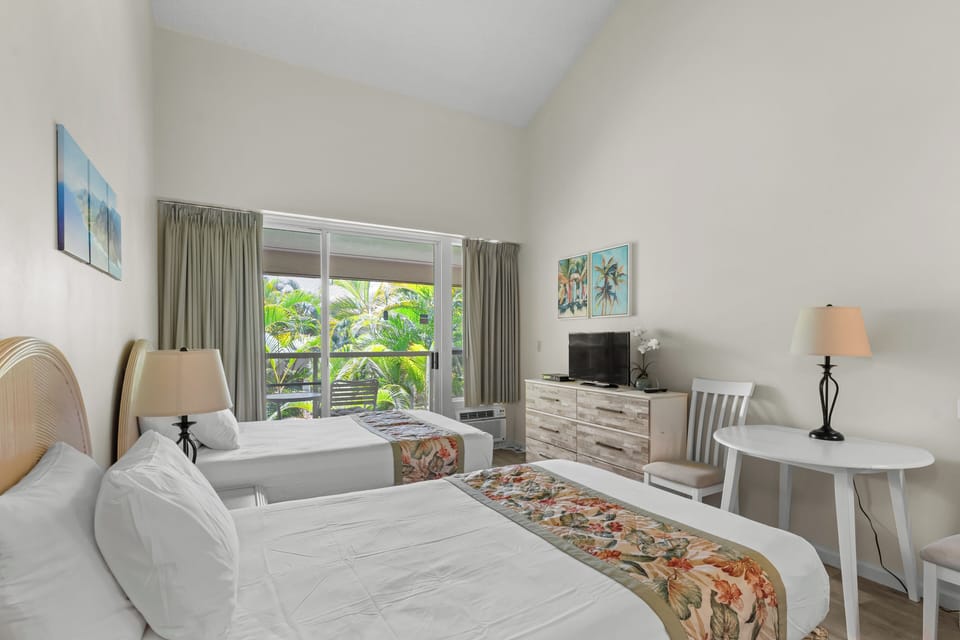 Bedroom - Two Queen Beds, Private Balcony, Ensuite Bath