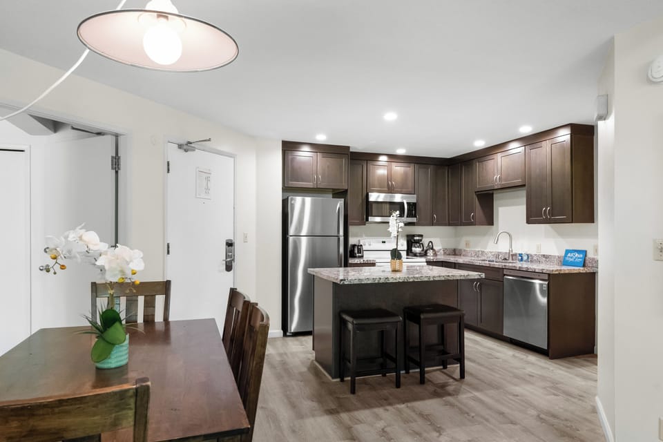 Dining & Kitchen