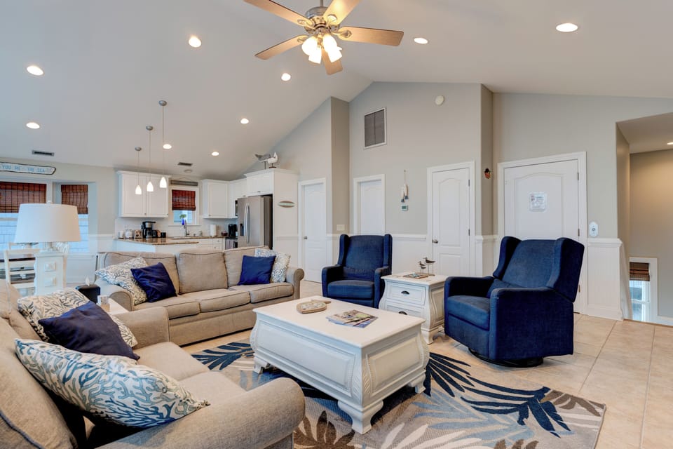 Spacious, comfortable conversation area for a large group.