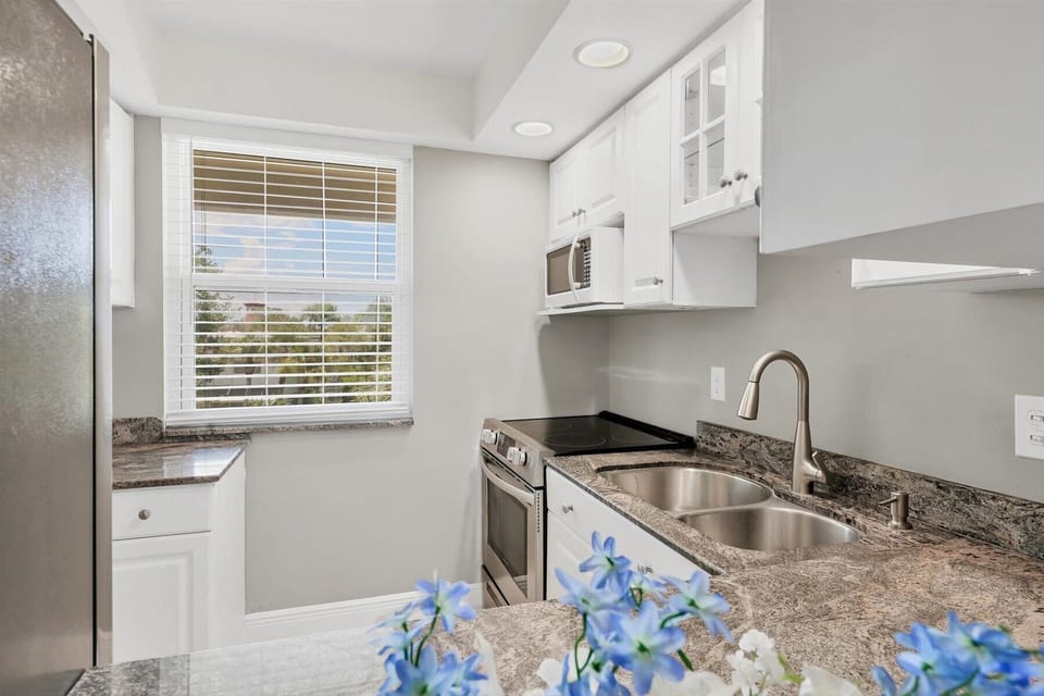 Longboat Harbour D303 by FVC - Kitchen