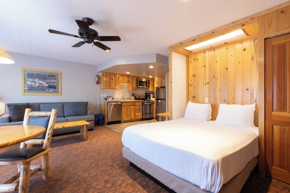 Unit with Queen bed