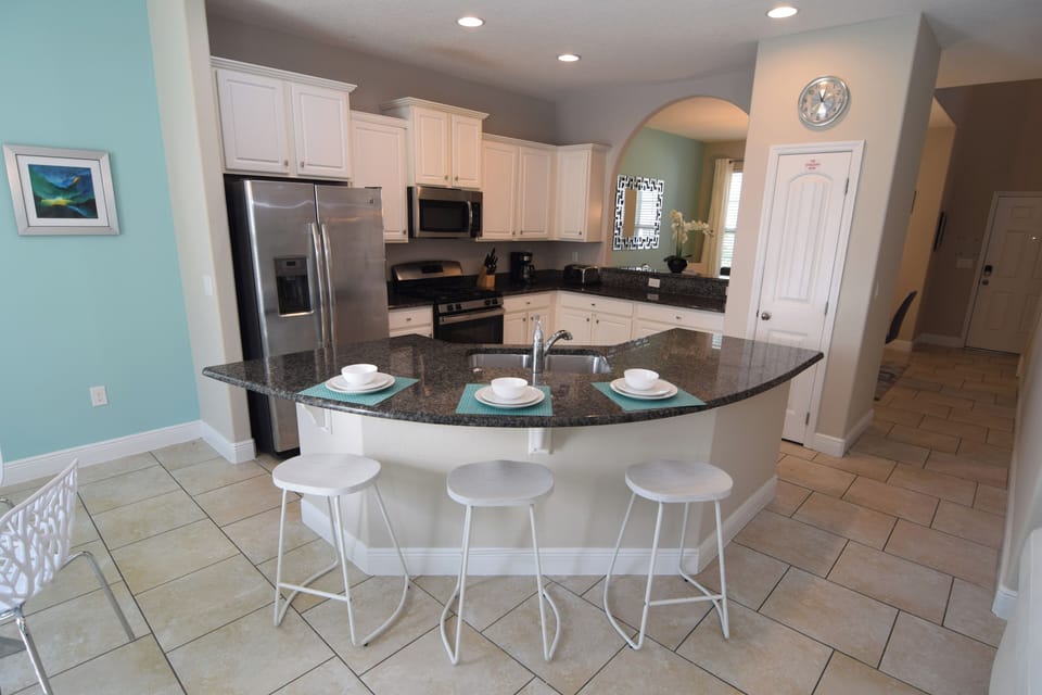 Fully-equipped kitchen with island