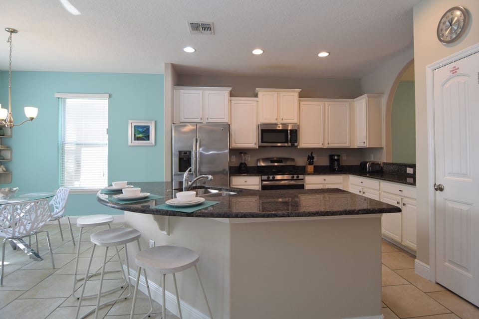 Fully-equipped kitchen with island