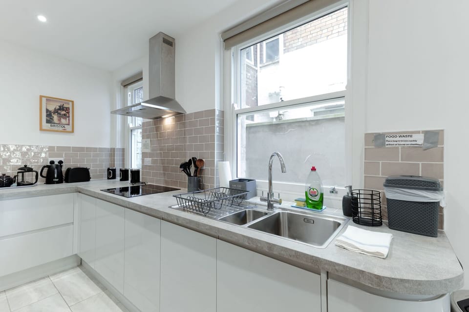 A fully equipped kitchen with a dining table and chairs for group meals