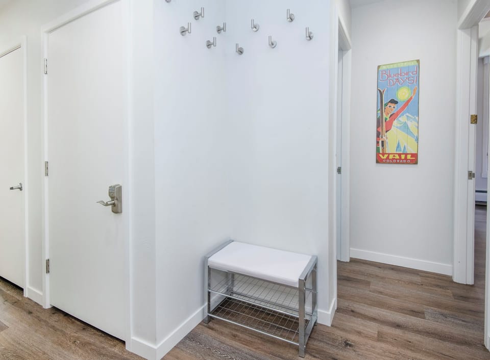 Entry/Ski Storage