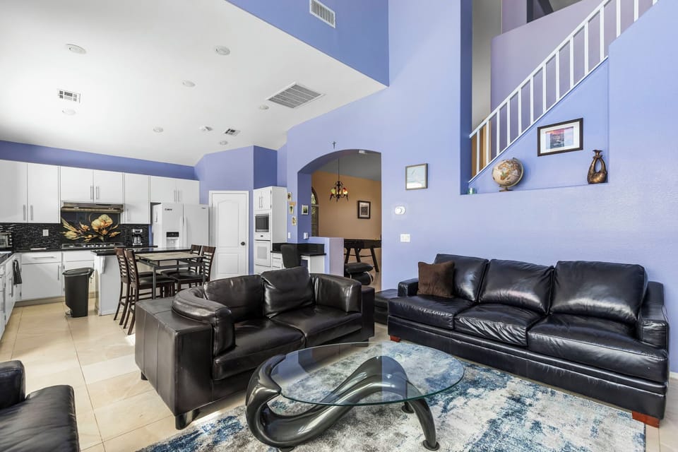 Living room 1st floor. Smart TV.