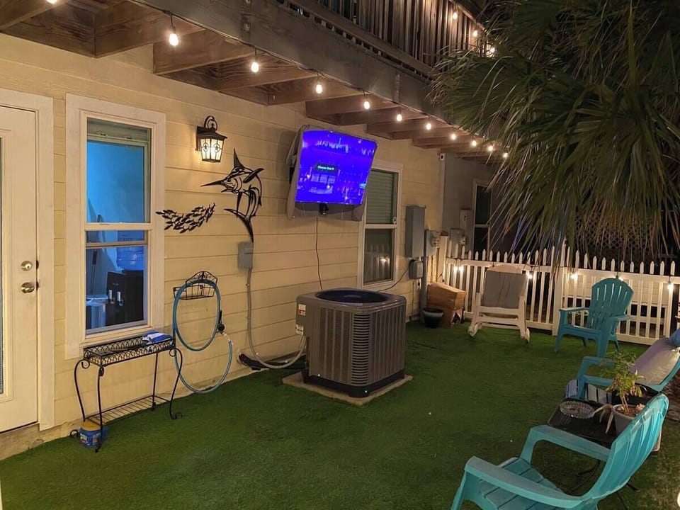 Back area with TV!