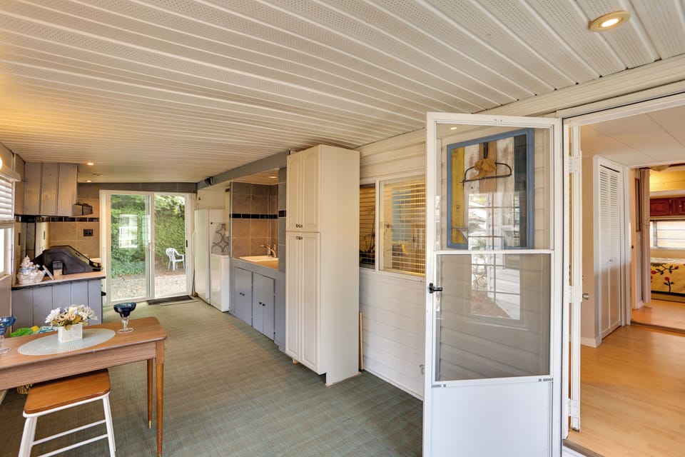 Cabin Exterior | Screened Porch | Kitchen | Gas Grill | Laundry