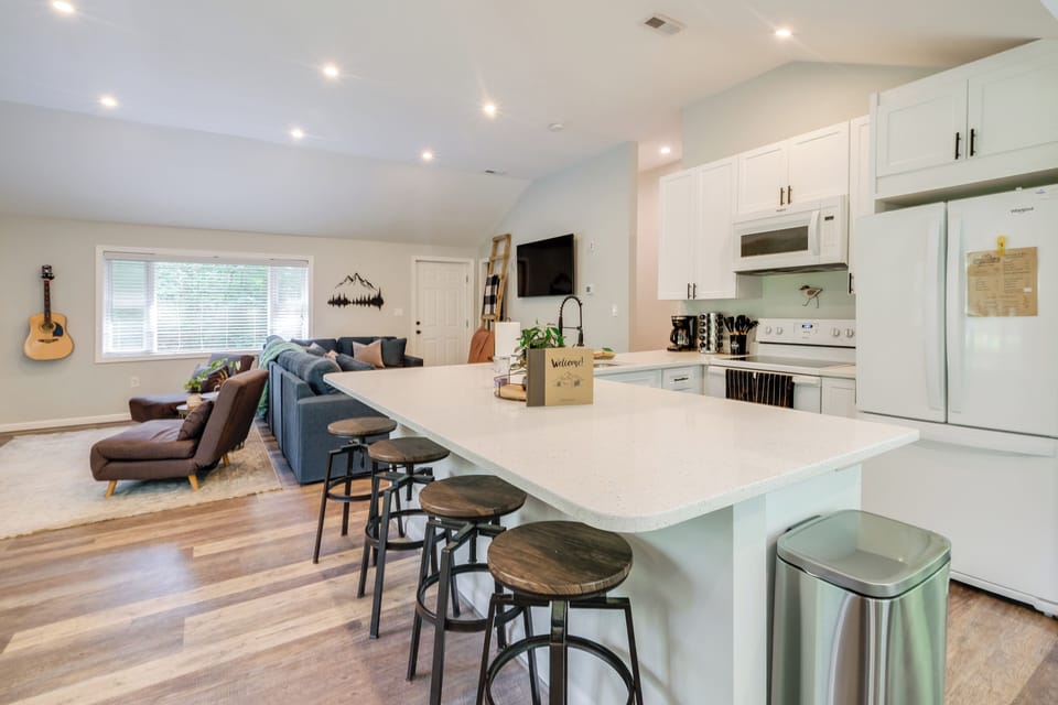 Kitchen | Main Level