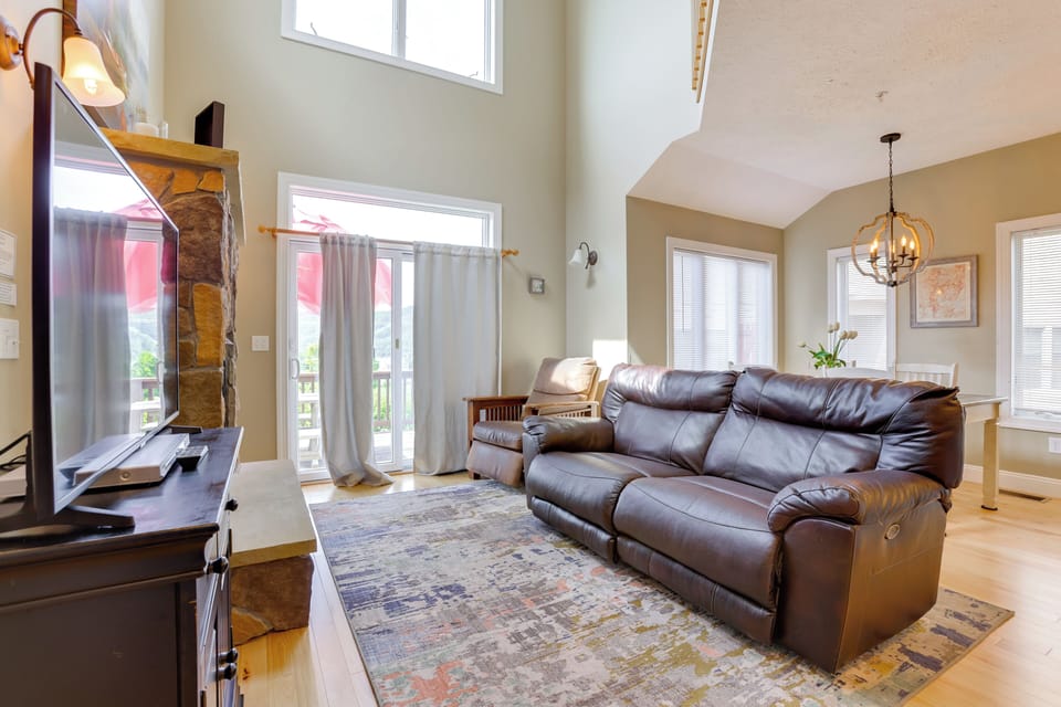 McHenry Vacation Rental | 4BR | 3BA | 2,067 Sq Ft | Stairs Required