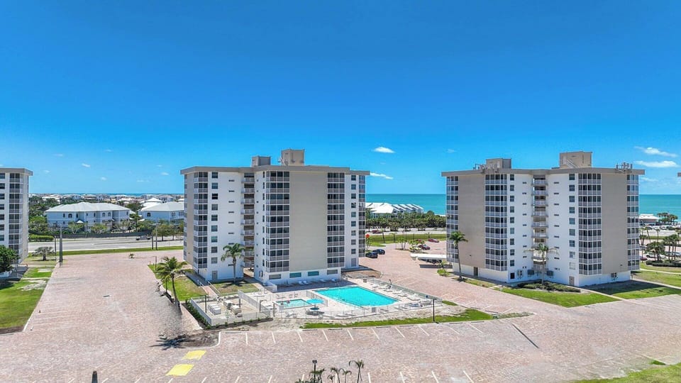 Community Pool and hot tub