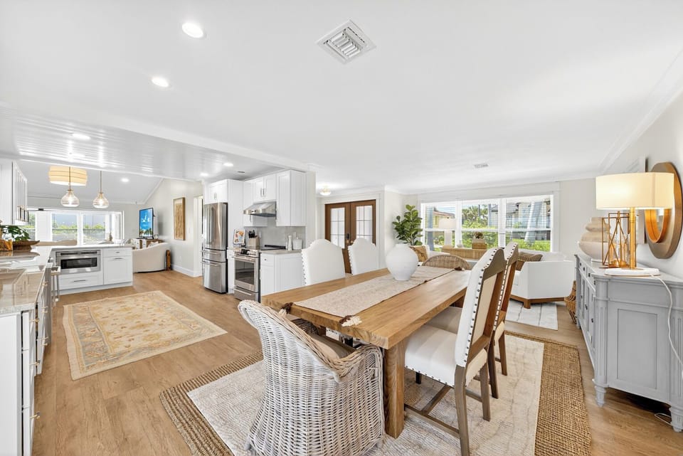 Dining area off kitchen
