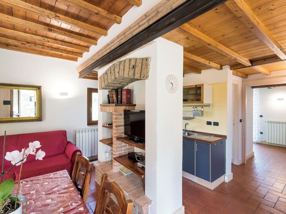 Wall, Wood, Flooring, Interior Design, Furniture, Ceiling, Floor, Home, Room, Apartment