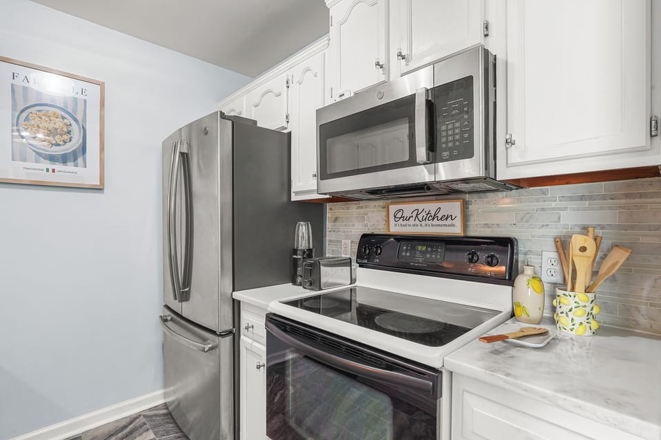 Full kitchen 