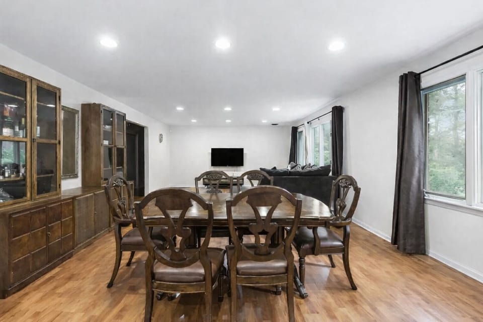 1st floor dining room adjacent to living room and kitchen