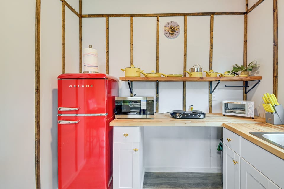 Kitchenette | Cooking Basics | Keurig Coffee Maker | Hot Plate | Toaster Oven