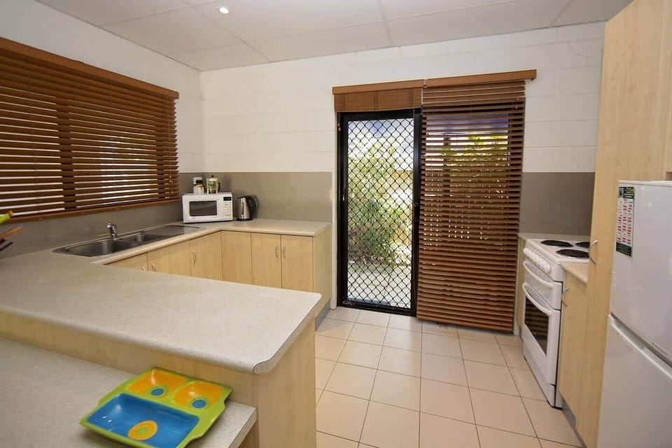 Apollo Jewel - Studio unit fully equipped kitchen