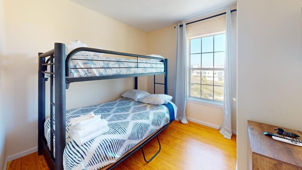 Guest Bedroom Twin/Double Bunk