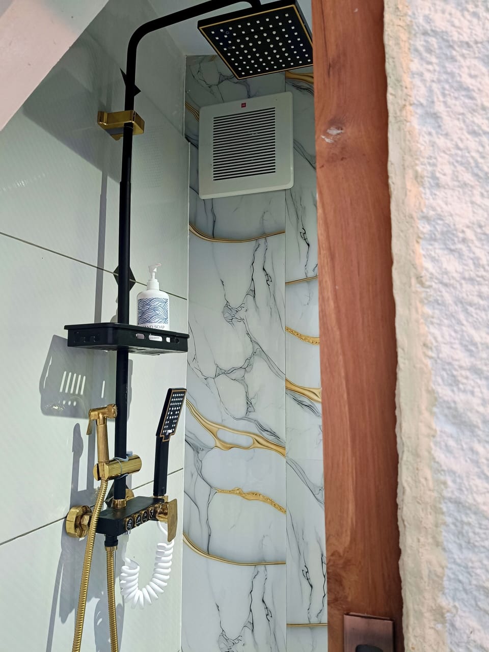 Hand-held showerhead