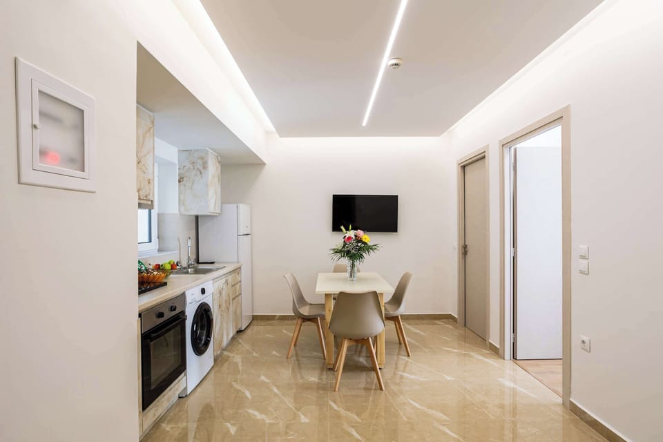Open-Plan Dining and Living Area – Spacious layout with dining table and access to the kitchen.