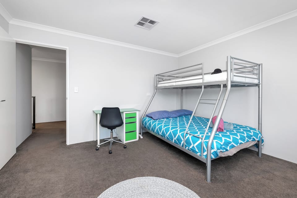 Perfect for the whole family or a group of friends, this room features a comfortable bunk bed (double on the bottom, single on top) and a dedicated desk space. .