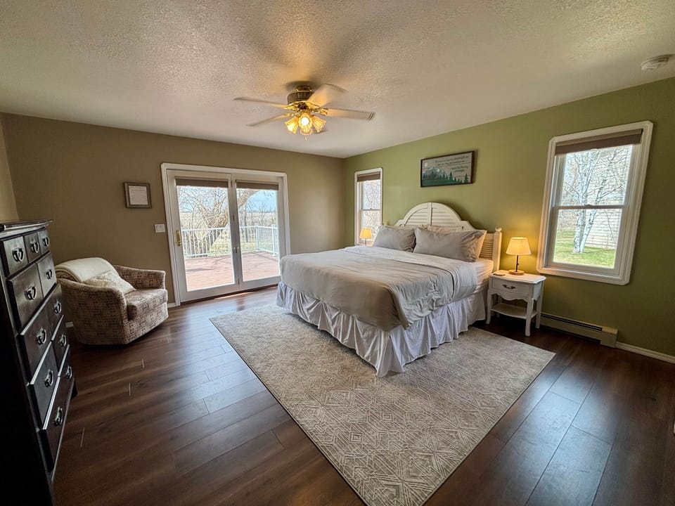 King suite main floor