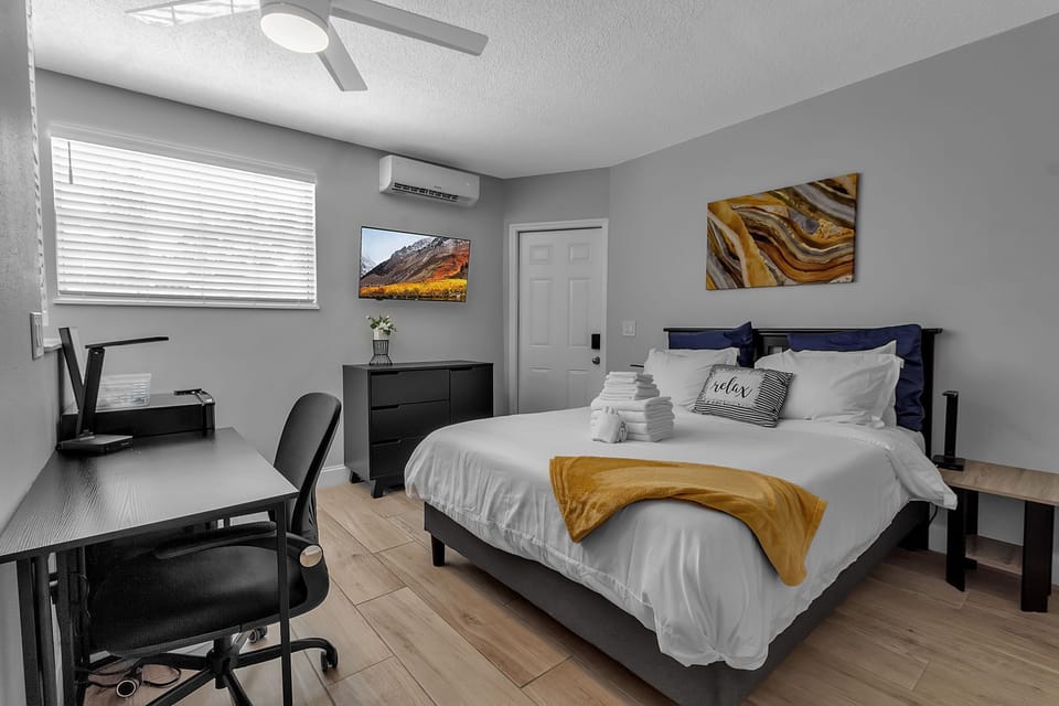 Queen Bedroom Suite #4