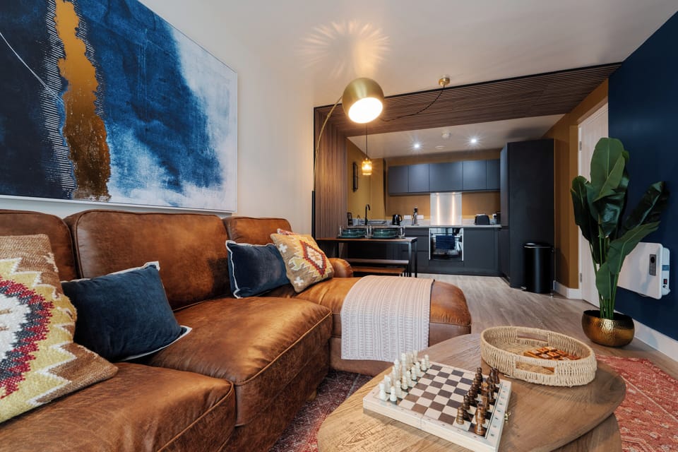 Boutique living in Liverpool’s Tobacco Quarter – stylish design, warm tones, and hotel-quality comfort.