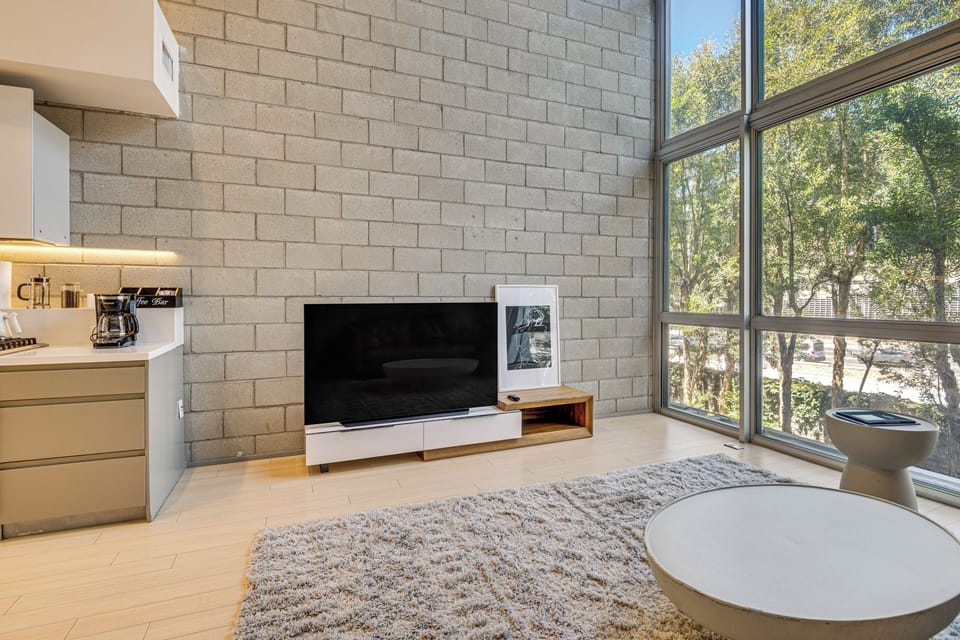 Living Room | 1st Floor | Smart TV | Free WiFi | Central A/C & Heating