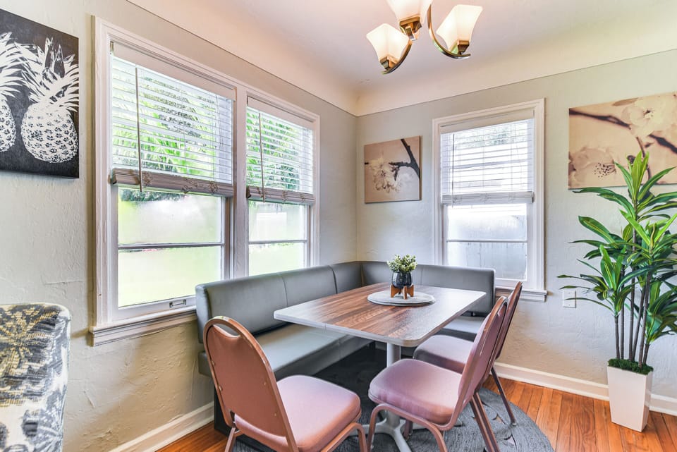 Dining Table | Dishware/Flatware