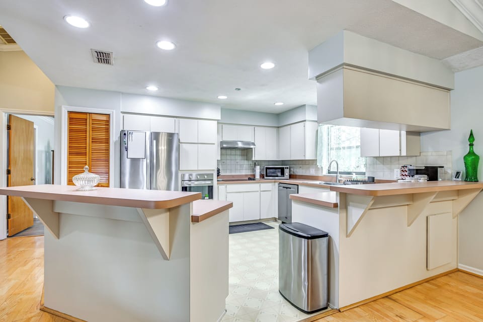 Kitchen | Keurig Coffee Maker | Dishwasher | Cooking Basics