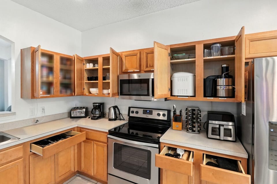 Fully equipped gourmet kitchen – perfect for group meals