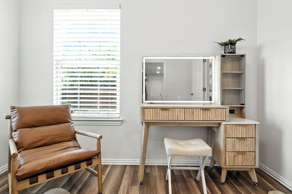 Bedroom 3 / Vanity