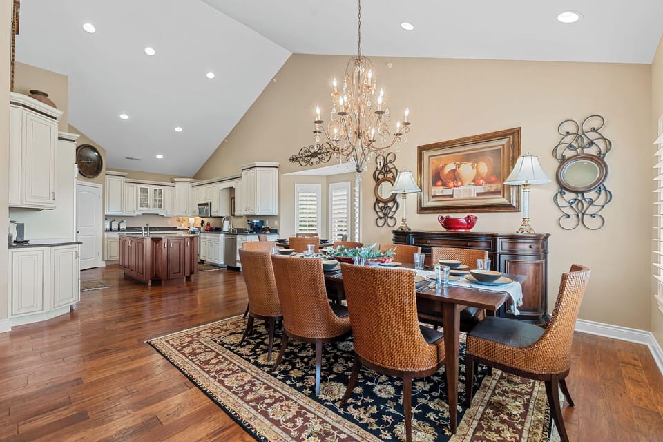 Full Dining Table