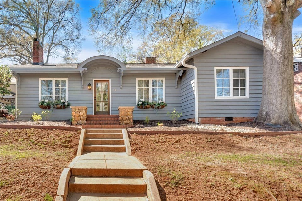 Welcome to The Stranger Stay! Your perfect downtown Rome getaway, full of charm and comfort.