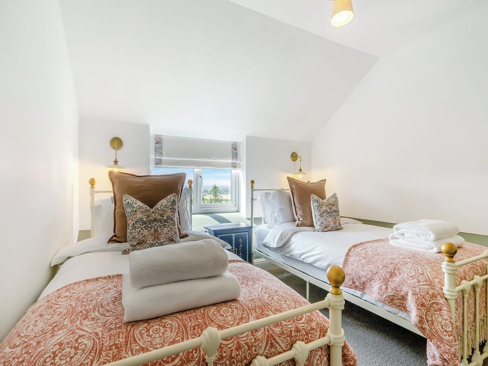 Twin bedroom | Gardener&rsquo;s Cottage, Kirkton of Lethendy