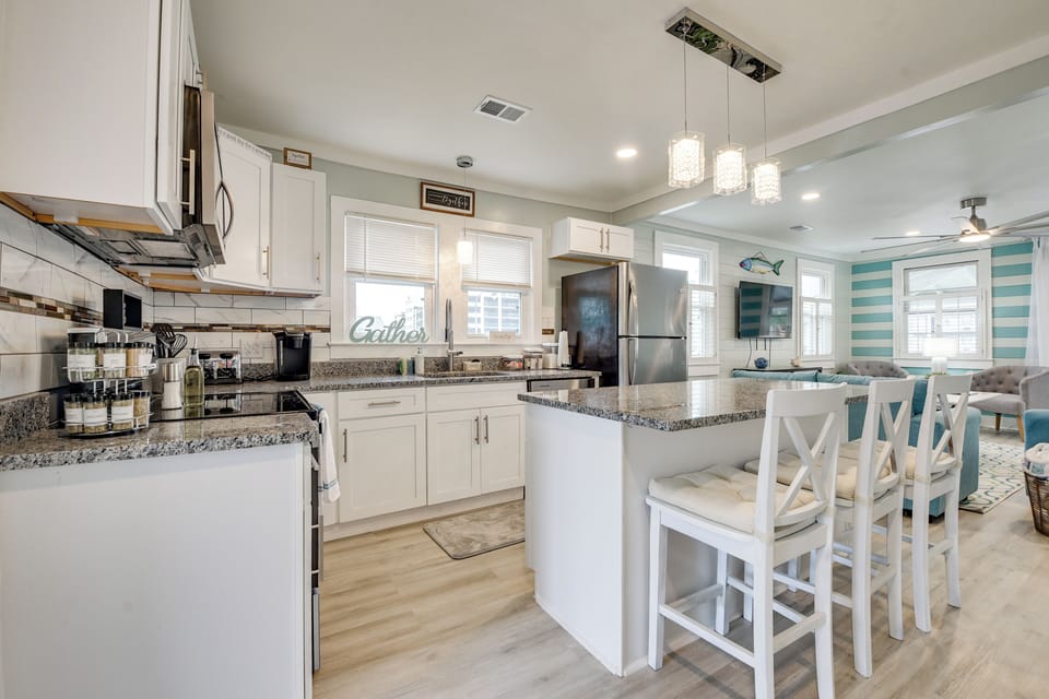 Kitchen | Keurig Coffee Maker | Toaster | Cooking Basics