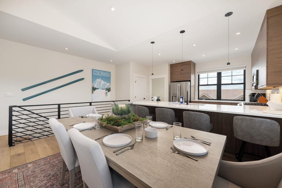 Open concept dining / kitchen area with breakfast bar and fully stocked kitchen
