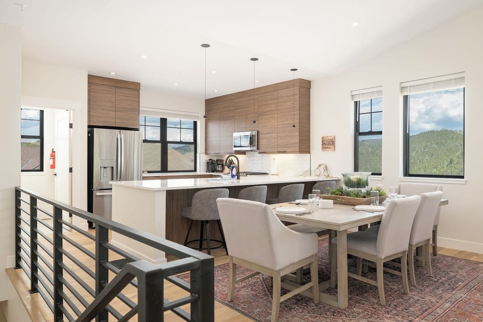 Open concept dining / kitchen area with breakfast bar and fully stocked kitchen