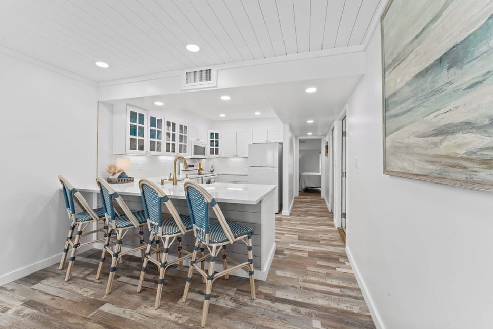Enjoy casual dining and conversation at the kitchen counter.