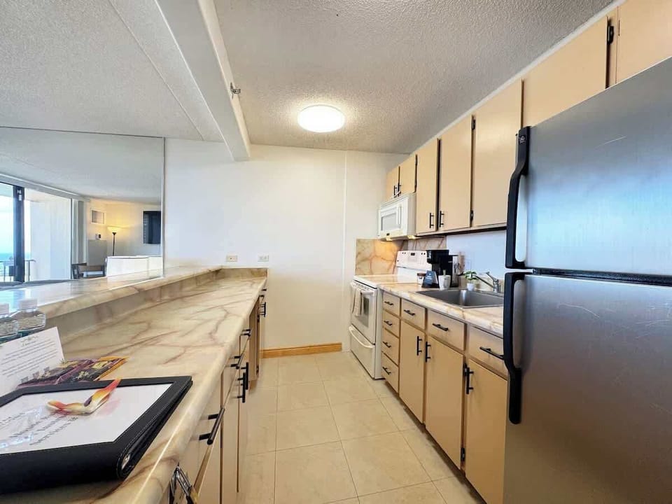 Make delicious meals in this fully equipped kitchen, perfect for a long vacation or a short weekend getaway.