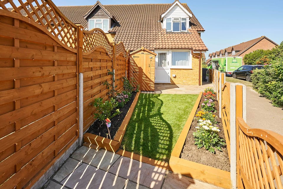 Knights Manor Way, Dartford - Host & Stay